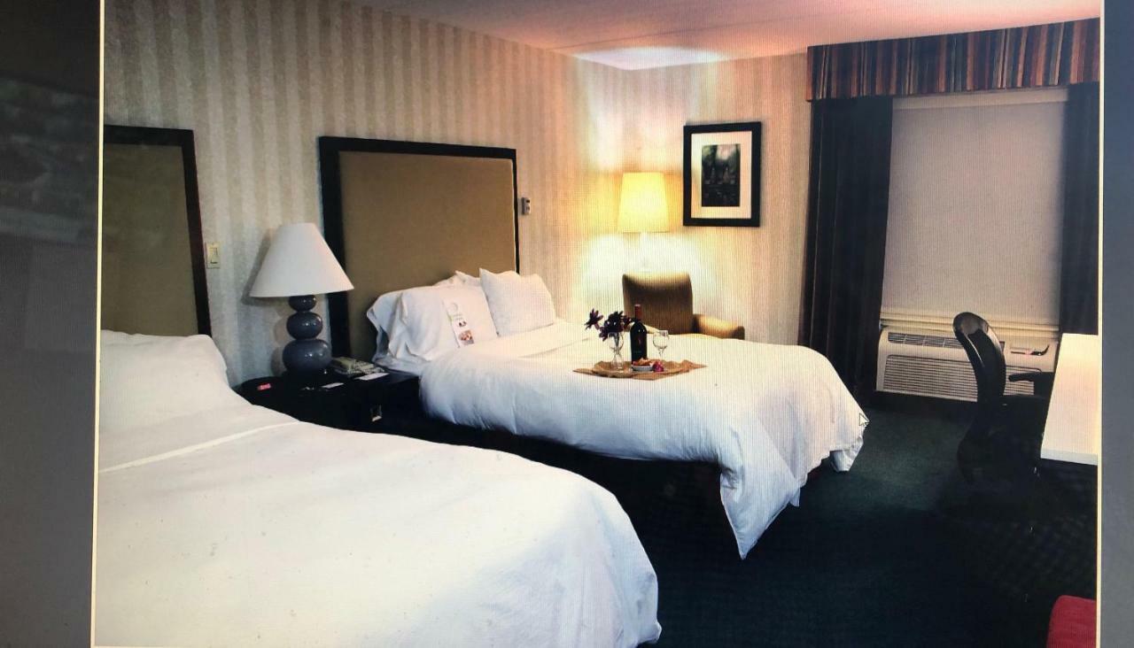 Radisson Hotel And Suites Chelmsford-Lowell Eksteriør billede